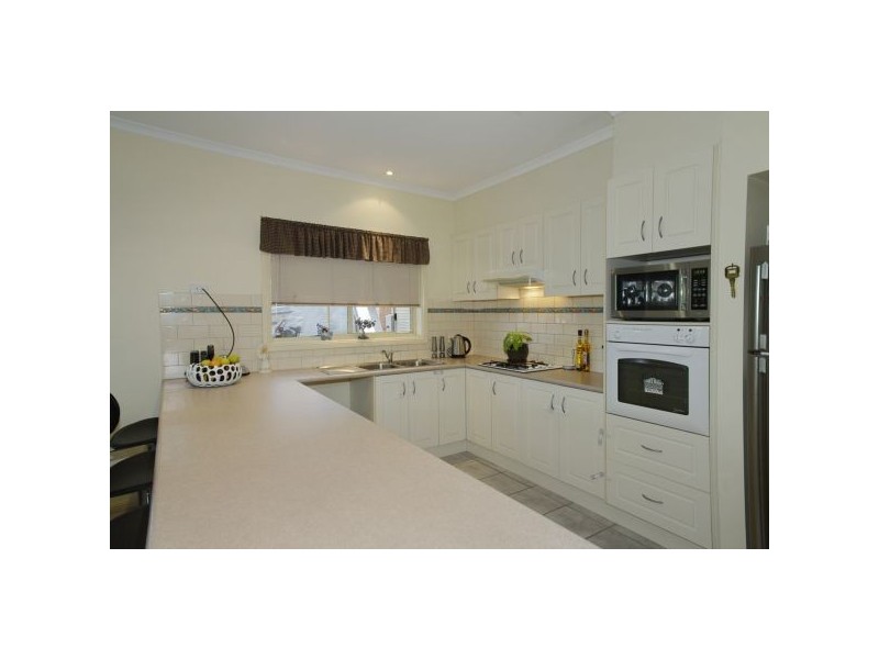 15 Rushden Close, Bell Post Hill VIC 3215