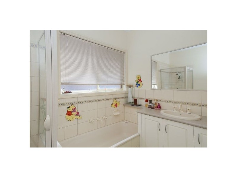 15 Rushden Close, Bell Post Hill VIC 3215