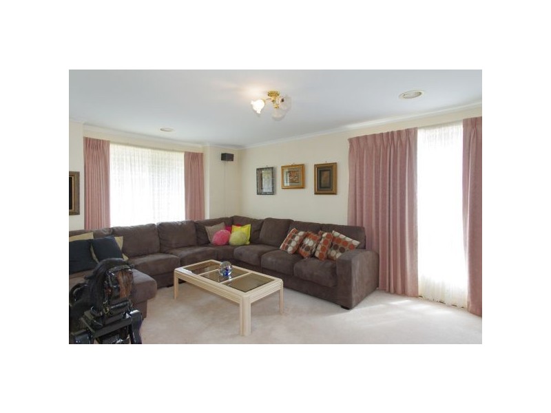 15 Rushden Close, Bell Post Hill VIC 3215