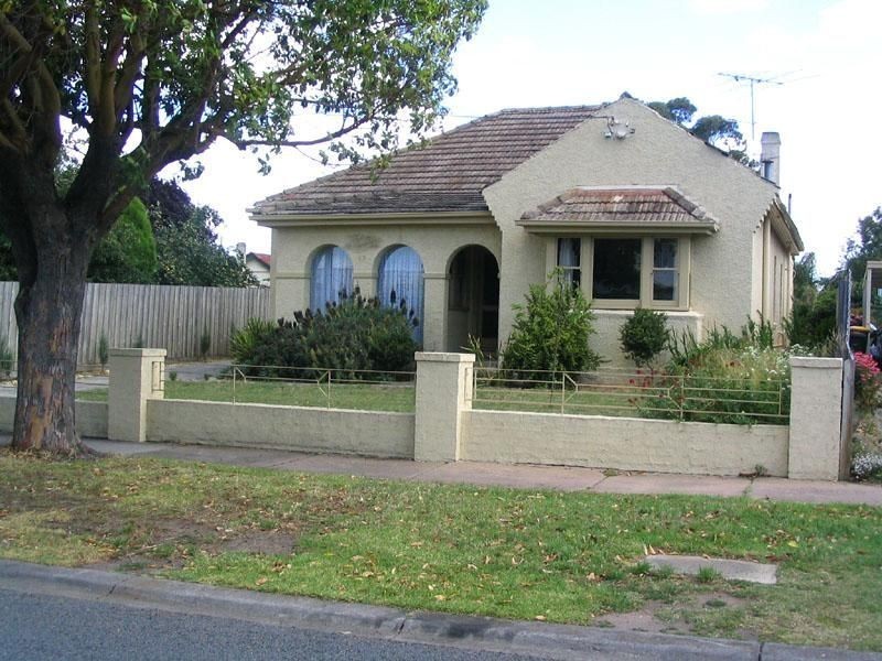 12 Logan Street, Hamlyn Heights VIC 3215