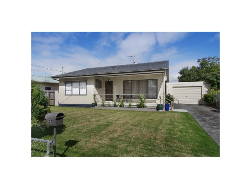 25 Georgia Grove, Corio VIC 3214