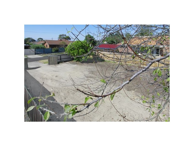 1/2 Bayview Parade, Hamlyn Heights VIC 3215