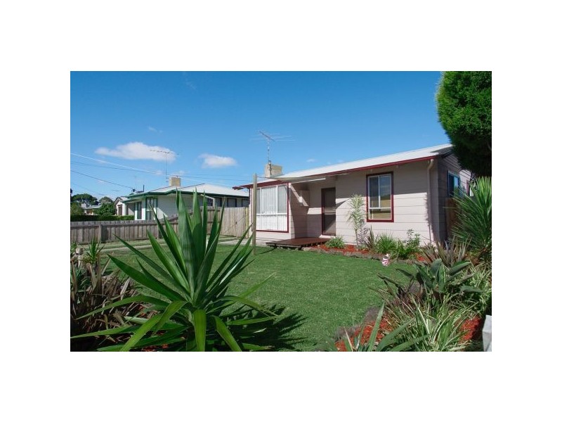 64 Swallow Crescent, Norlane VIC 3214