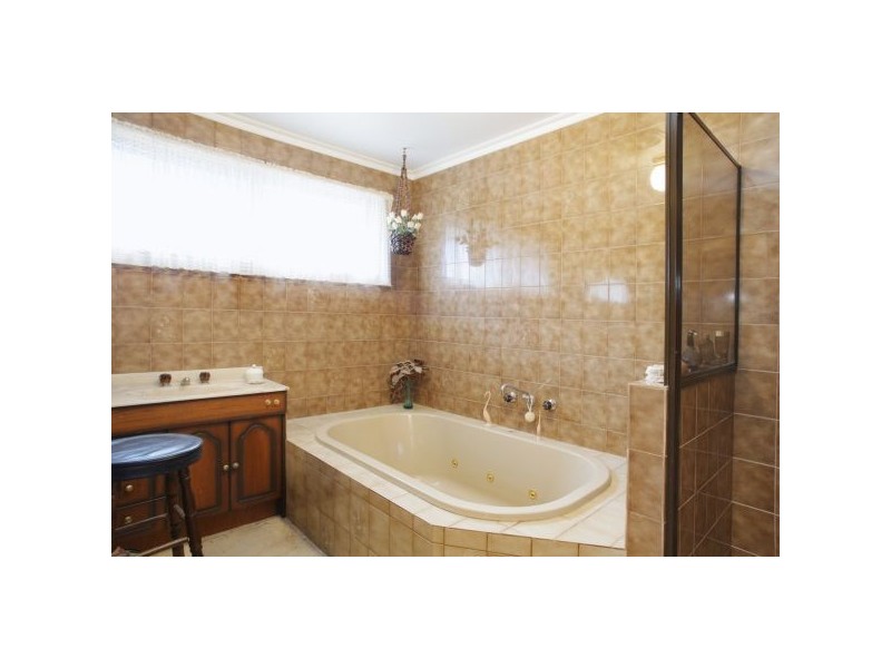 38 Eagleview Crescent, Bell Post Hill VIC 3215