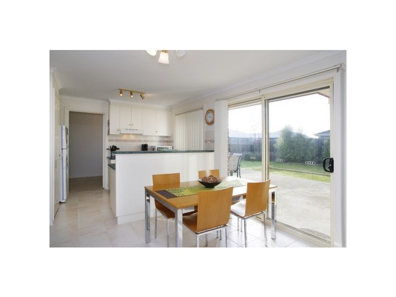 39 Meadenhall Drive, St Albans Park VIC 3219