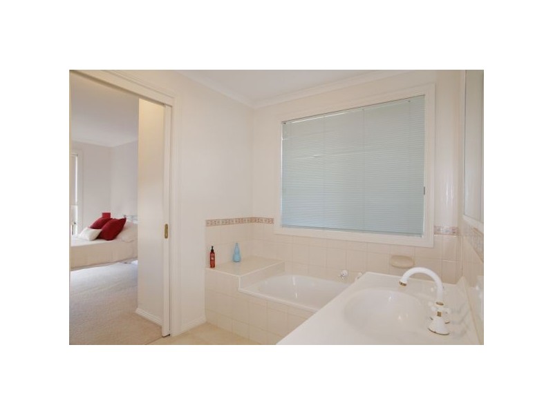 39 Meadenhall Drive, St Albans Park VIC 3219