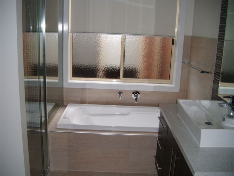 1 Nanworen Crescent, Bell Park VIC 3215