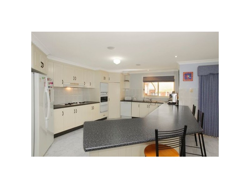 6 O’Dwyer Court, Lovely Banks VIC 3221