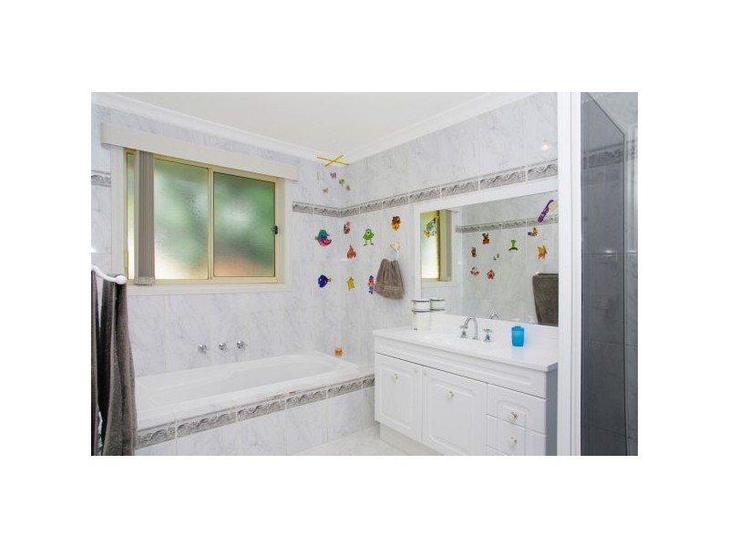 6 O’Dwyer Court, Lovely Banks VIC 3221