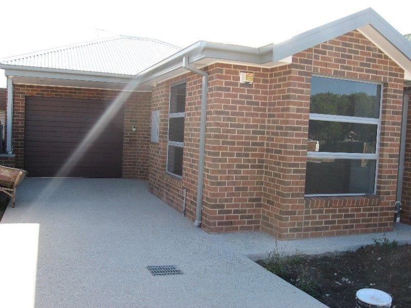 2/4 Braund Avenue, Bell Post Hill VIC 3215