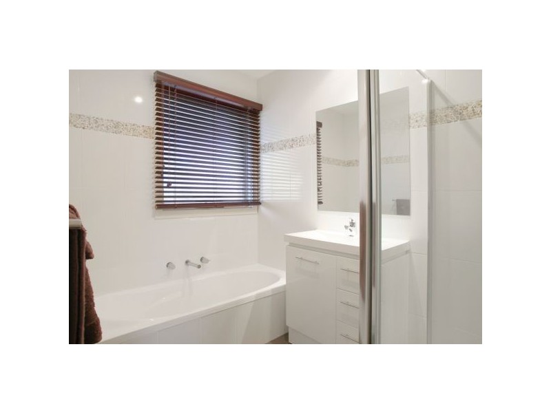 10 Wilks Street, Hamlyn Heights VIC 3215