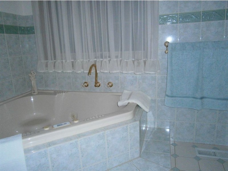 3 Leila Crescent, Bell Post Hill VIC 3215