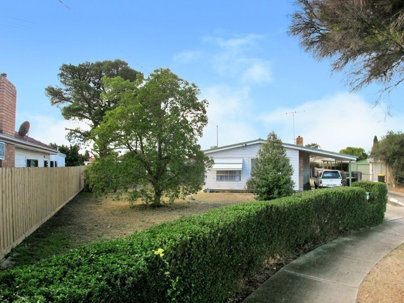 10 Rodbrough Crescent, Corio VIC 3214