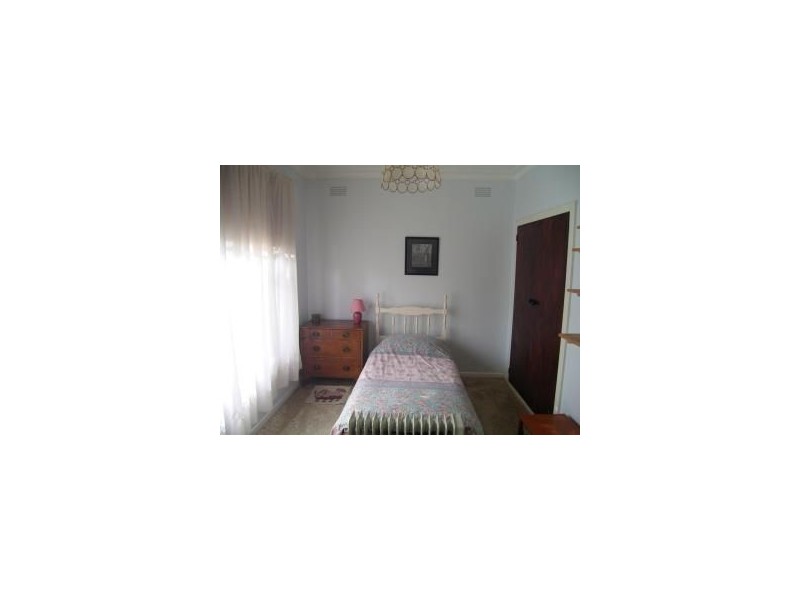 8 Neiley Street, Newtown VIC 3220