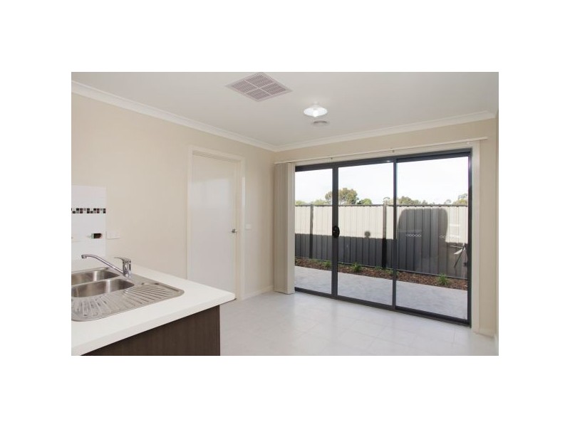 3/10 Raymond George Place, Lara VIC 3212