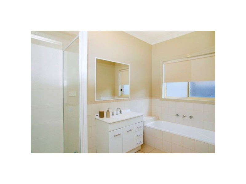 2/179 Separation Street, Bell Park VIC 3215