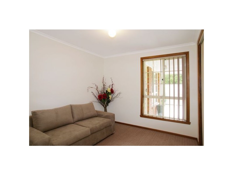 2/80 Wolseley Grove, Bell Post Hill VIC 3215