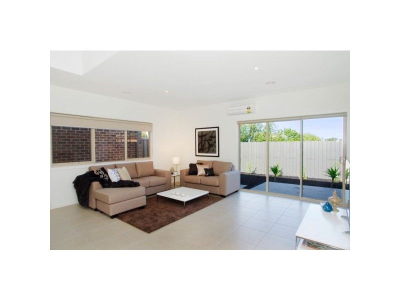 2/44 Hughes Street, Bell Park VIC 3215