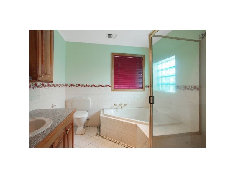 3 Cowan Court, Lovely Banks VIC 3221