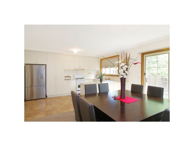 2/80 Wolseley Grove, Bell Post Hill VIC 3215