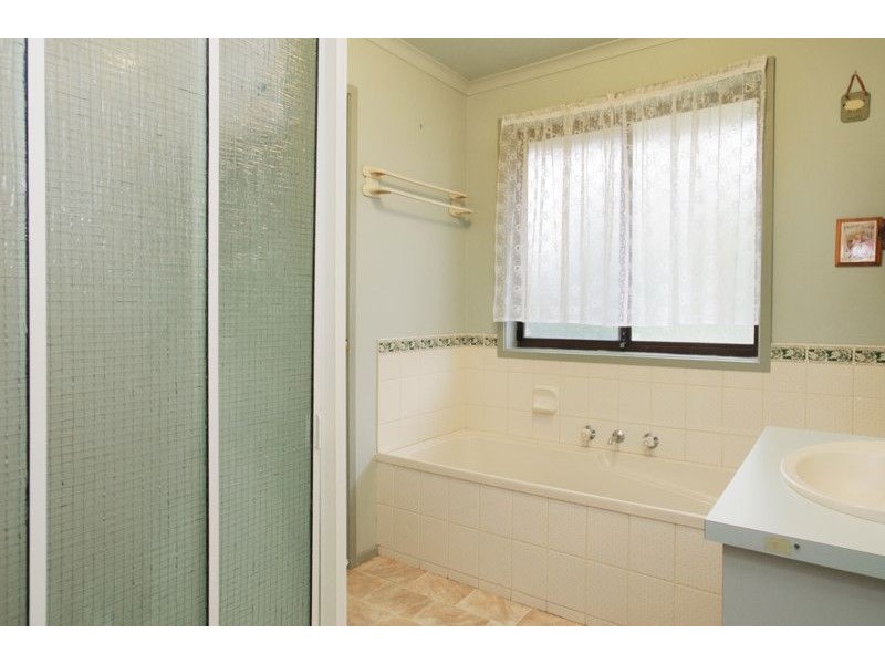 4 Karlovac Court, Bell Park VIC 3215