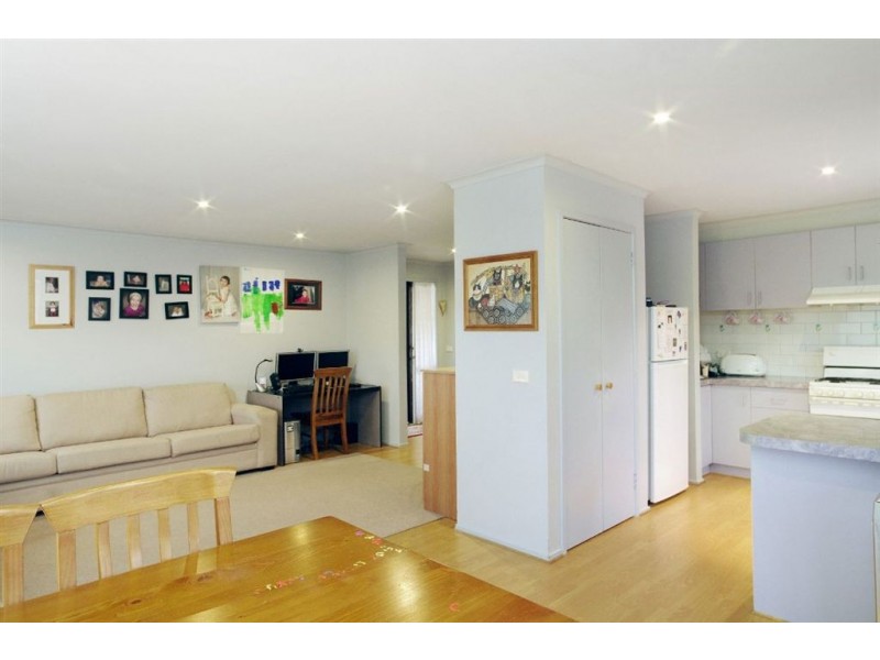 4 Karlovac Court, Bell Park VIC 3215