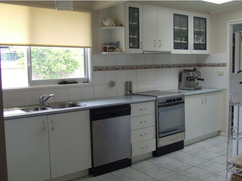 4 Vostok Court, Whittington VIC 3219