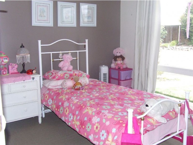 4 Vostok Court, Whittington VIC 3219