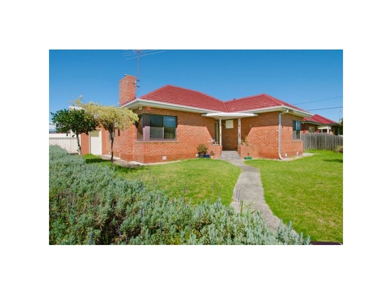 2 Walsh Grove, North Geelong VIC 3215