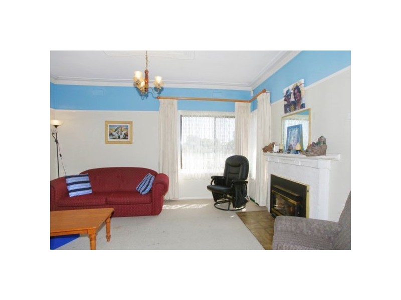 2 Walsh Grove, North Geelong VIC 3215