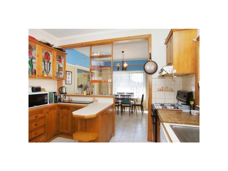 2 Walsh Grove, North Geelong VIC 3215