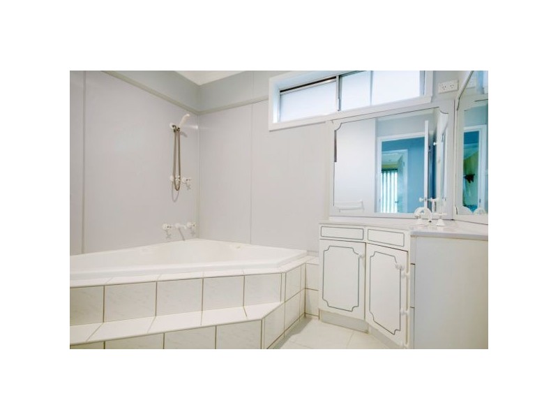 10 Kosciusko Avenue, Corio VIC 3214