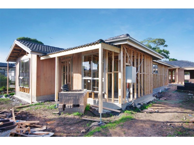 1 & 2/53 Swallow Crescent, Norlane VIC 3214