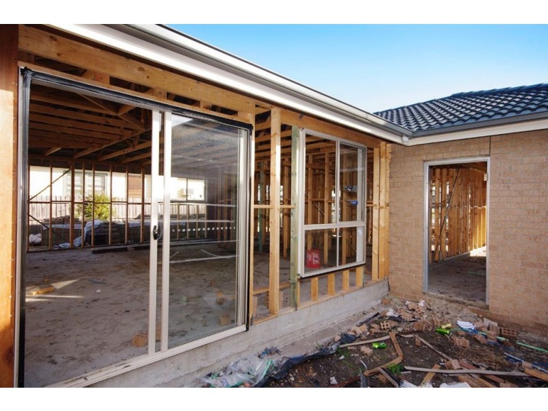 1 & 2/53 Swallow Crescent, Norlane VIC 3214