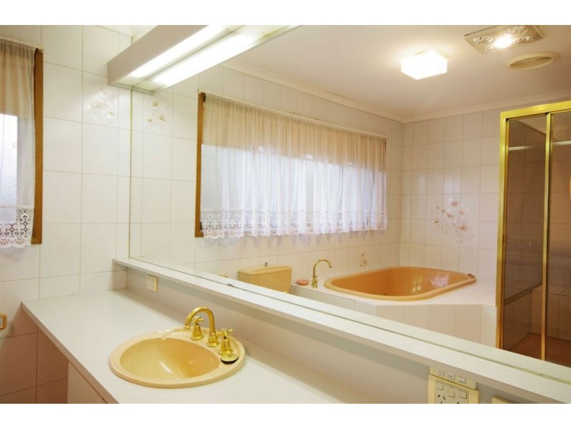 52 Leila Crescent, Bell Post Hill VIC 3215