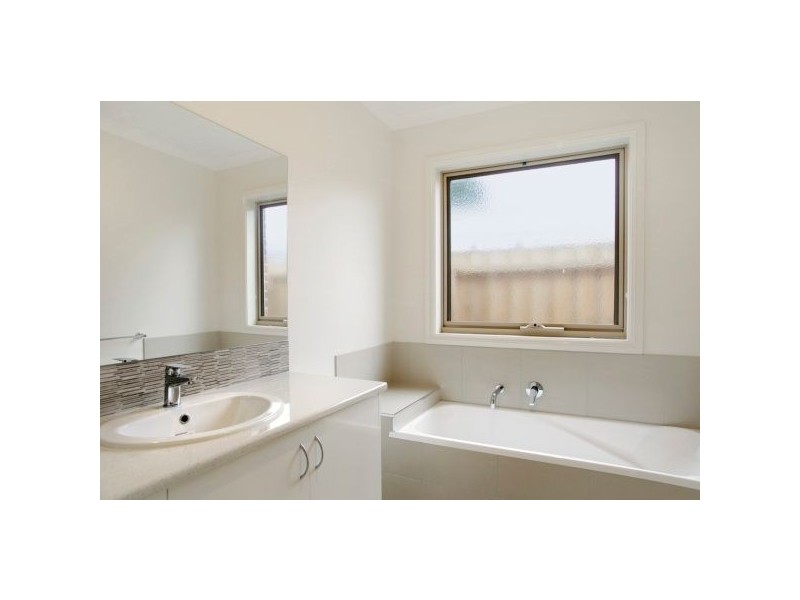 1/77 McClelland Street, Bell Park VIC 3215