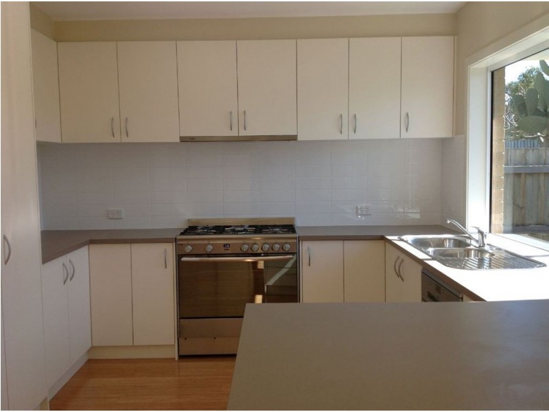 2/14 Waiora Avenue, Hamlyn Heights VIC 3215