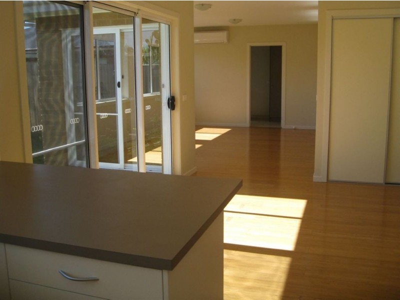 2/14 Waiora Avenue, Hamlyn Heights VIC 3215