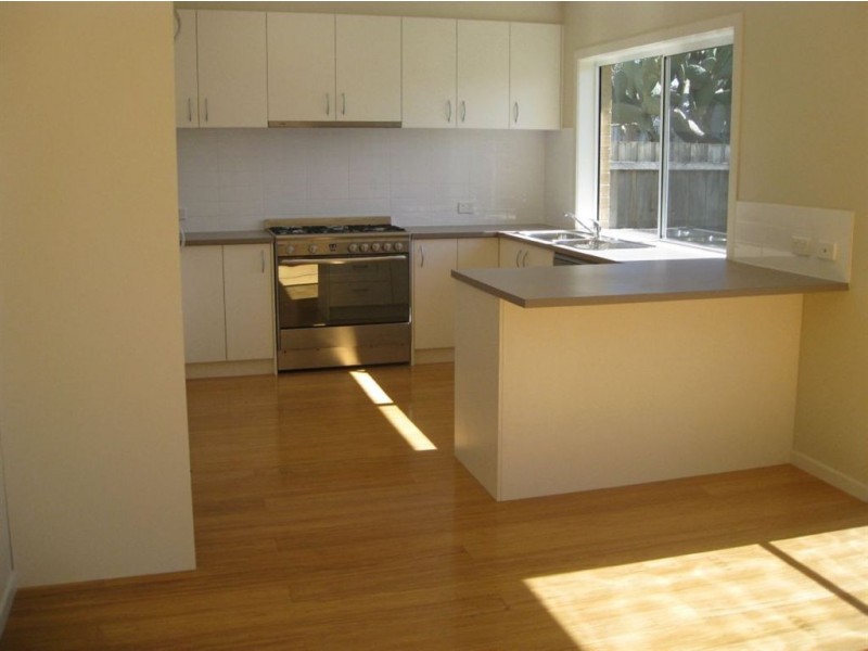 2/14 Waiora Avenue, Hamlyn Heights VIC 3215