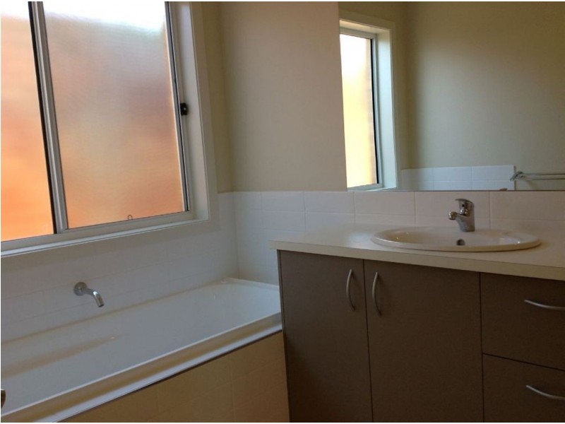 2/14 Waiora Avenue, Hamlyn Heights VIC 3215