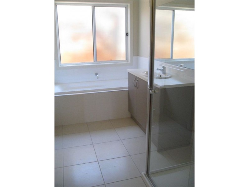 2/14 Waiora Avenue, Hamlyn Heights VIC 3215