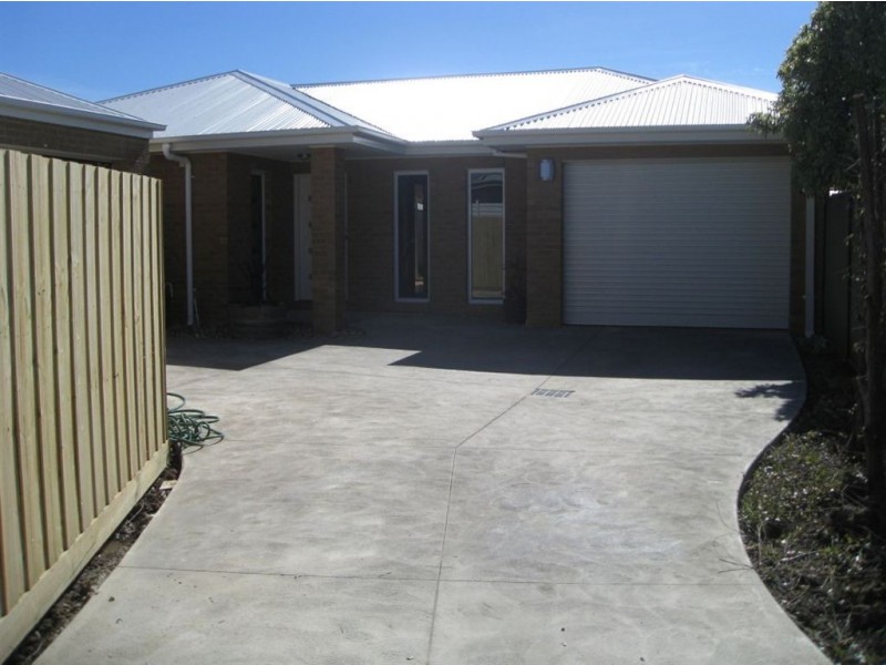 2/14 Waiora Avenue, Hamlyn Heights VIC 3215