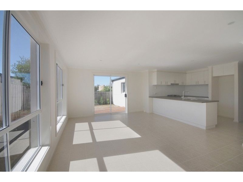 2/30 Willana Avenue, Hamlyn Heights VIC 3215