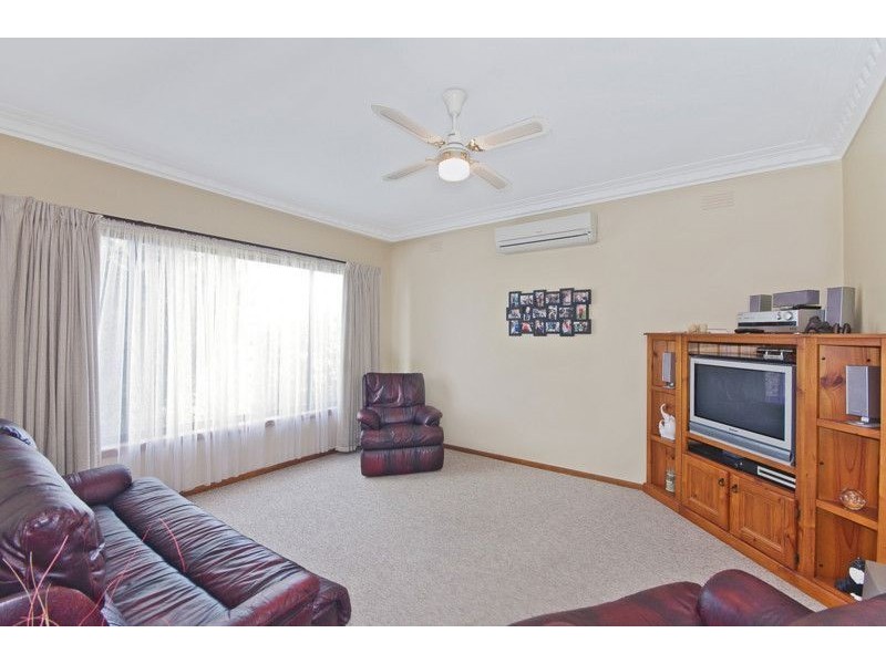 8 Willana Avenue, Hamlyn Heights VIC 3215