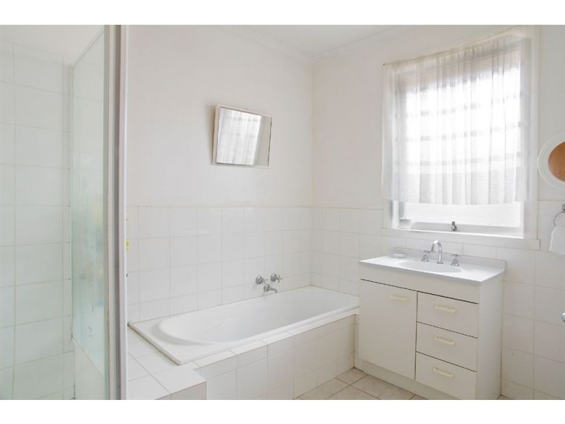 204 Thompson Road, North Geelong VIC 3215