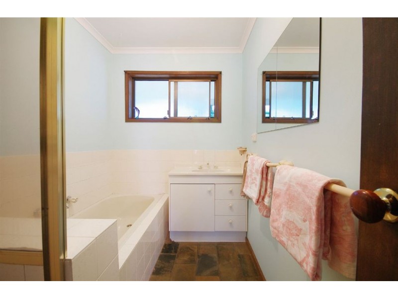 20 Orbit Drive, Whittington VIC 3219