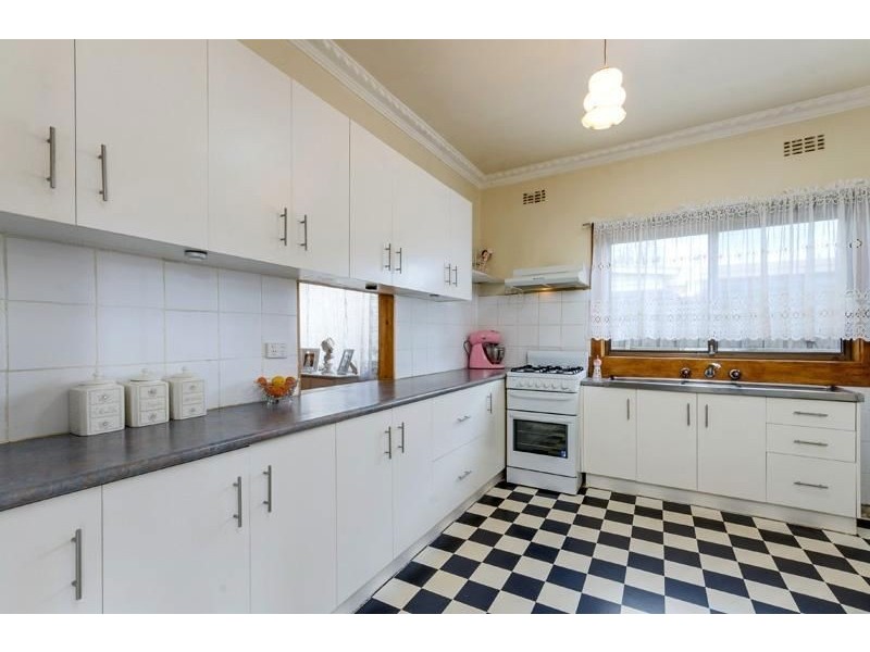 16 Willana Avenue, Hamlyn Heights VIC 3215