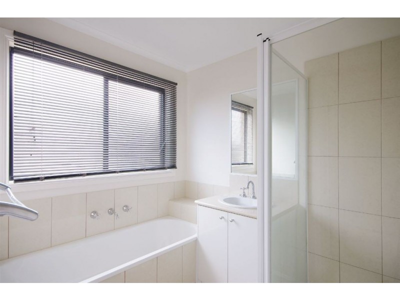 8 Hibbertia Court, Corio VIC 3214