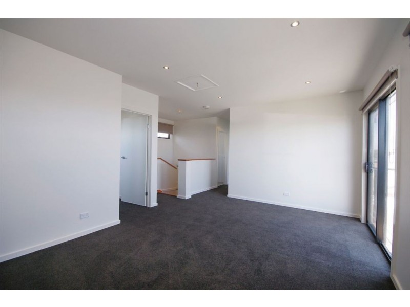 2/92 Darriwill Street, Bell Post Hill VIC 3215