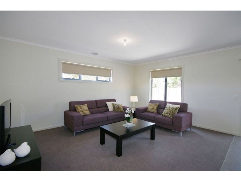 3/4 Karlovac Court, Bell Park VIC 3215
